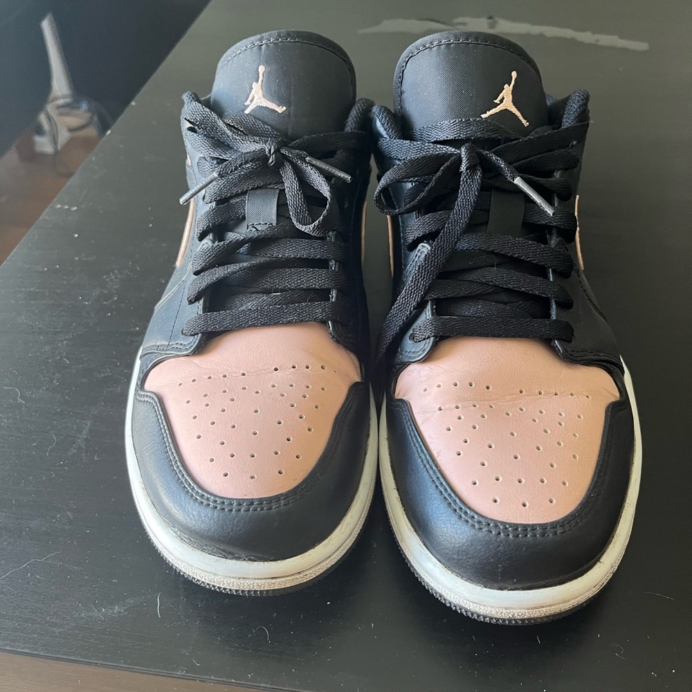 Black/pink Jordan 1 Low